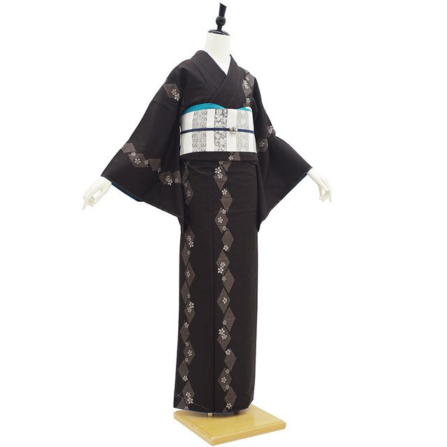 c*8様 新品　美品　袷　大島紬　多分本場奄美大島紬　フルセット　身丈161 裄 新古品】 本場奄美大島紬 着物 未使用 正絹 大島紬 袷 9マルキ カタス