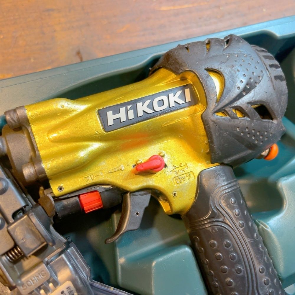 7日保証 整備済 消耗部品多数交換 日立 HIKOKI 50 mm 高圧 釘打ち機 NV HMC ケース付き 動作良好