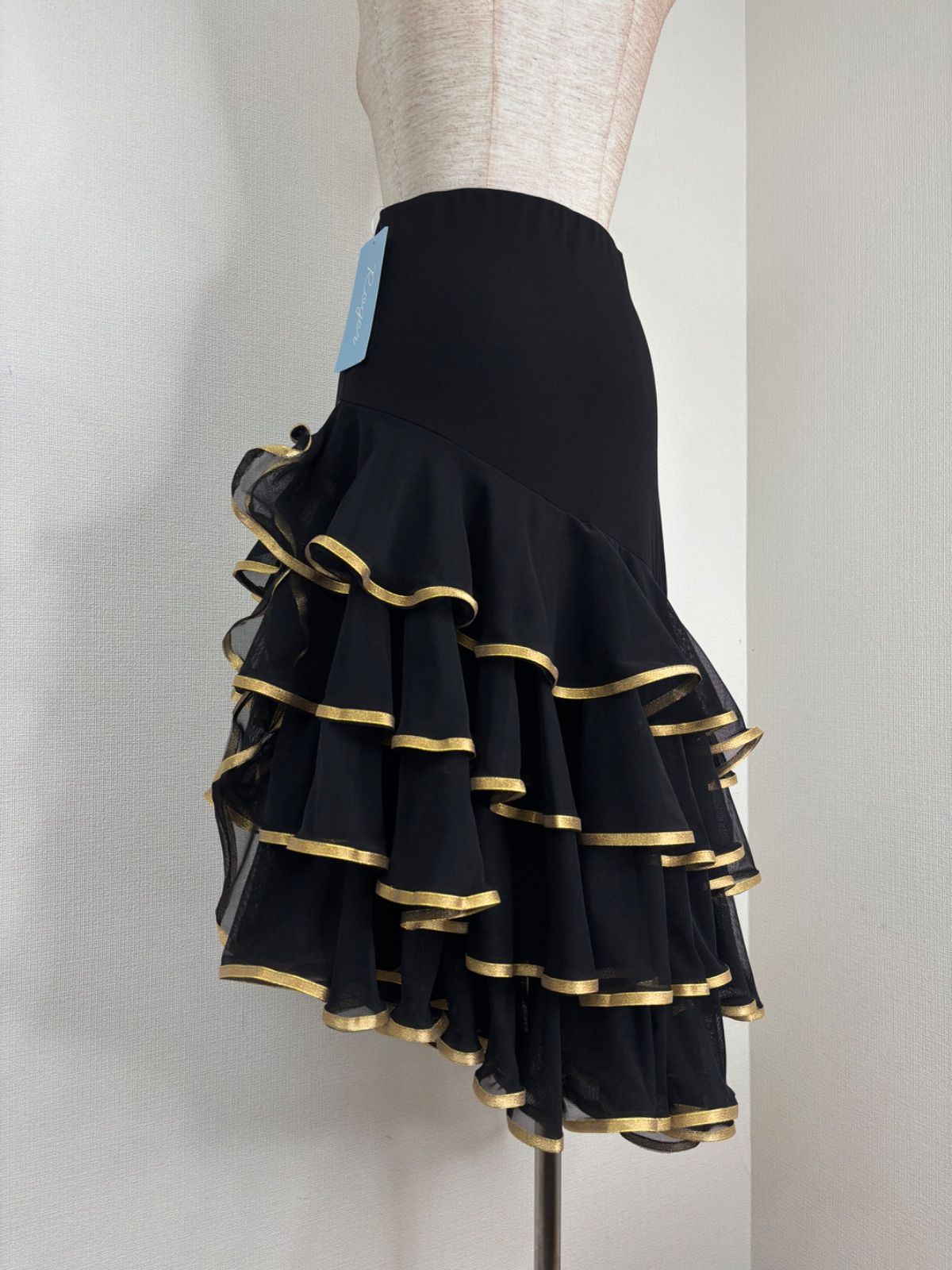 【新品】社交ダンス用ティアードフリルスカート 黒と金 新品】社交ダンス用ティアードフリルスカート 黒と金 ハンドメイド