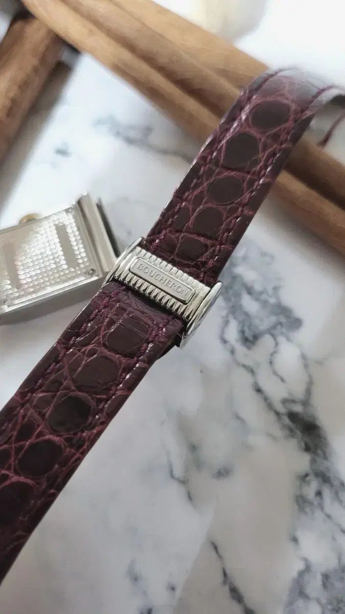  ブシュロン リーフレ ウォッチ 腕時計(クォーツ) 腕時計(アナログ)