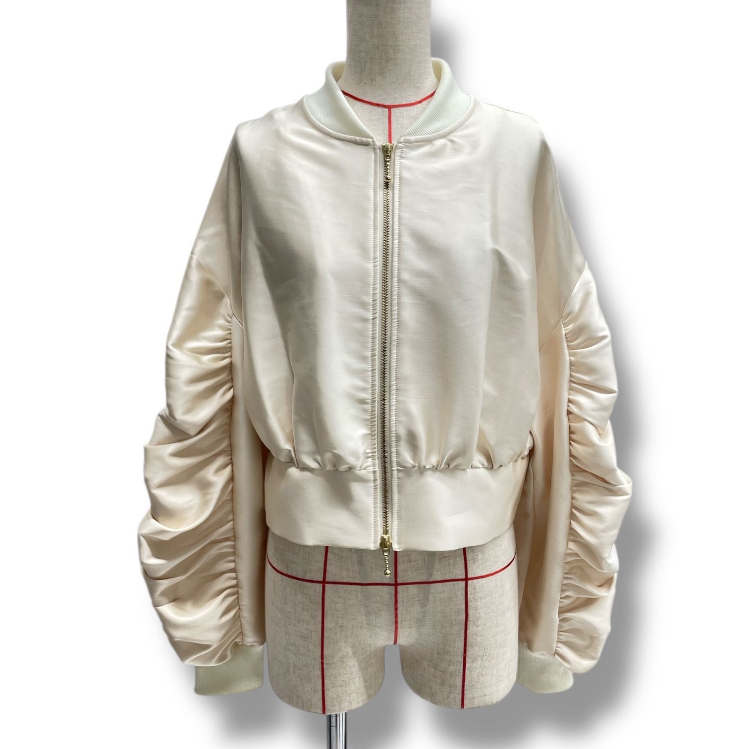 maison de Dolce. メゾンドドルチェ グロッシーブルゾン アウター