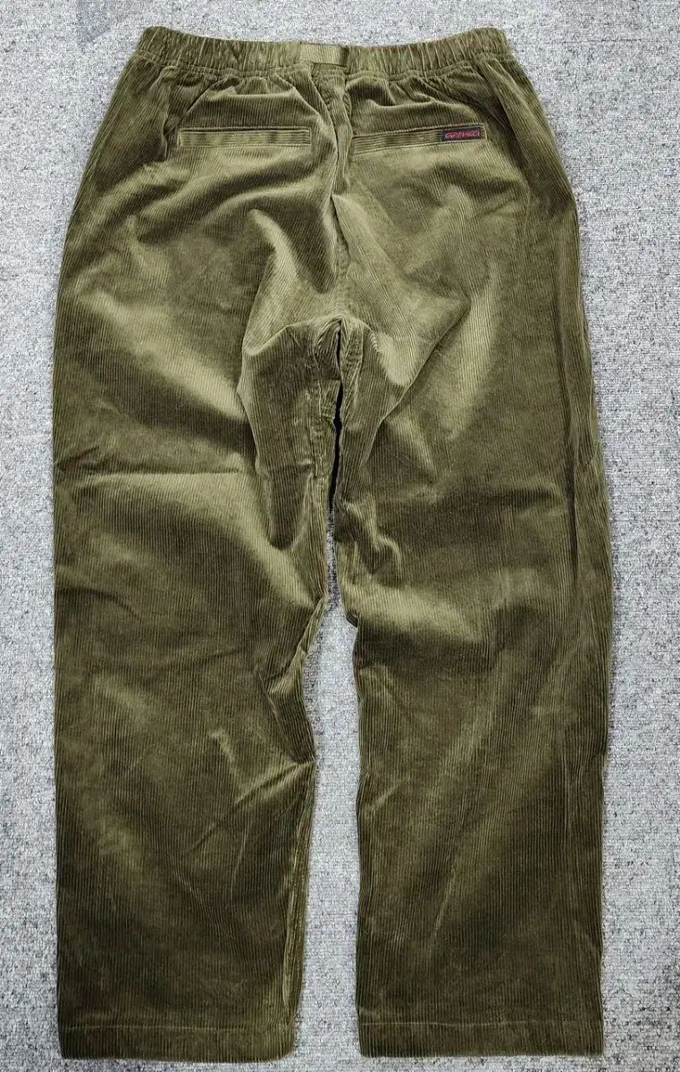 ルーズテーパード パンツ