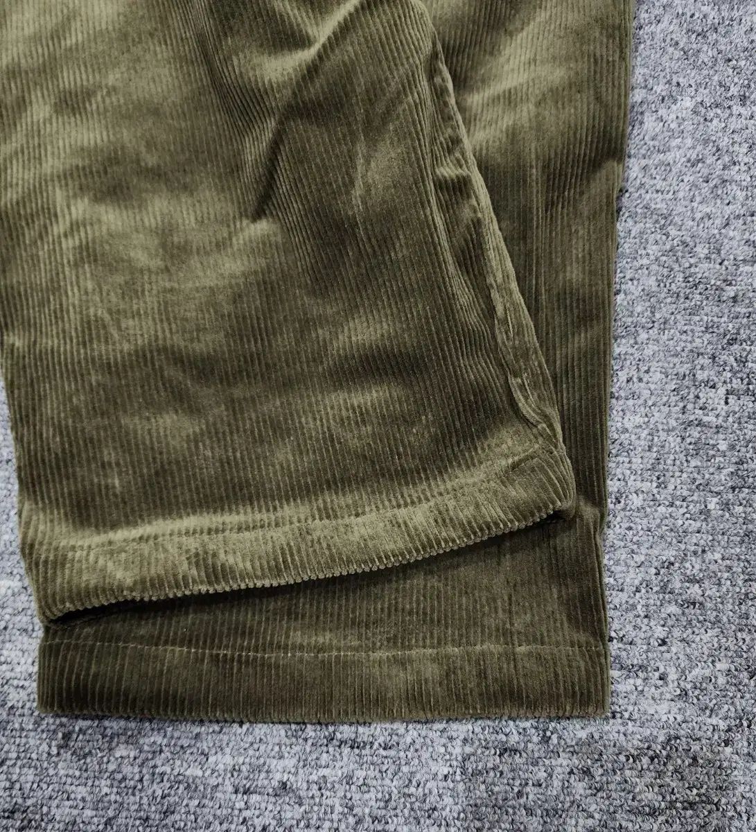 ルーズテーパード パンツ