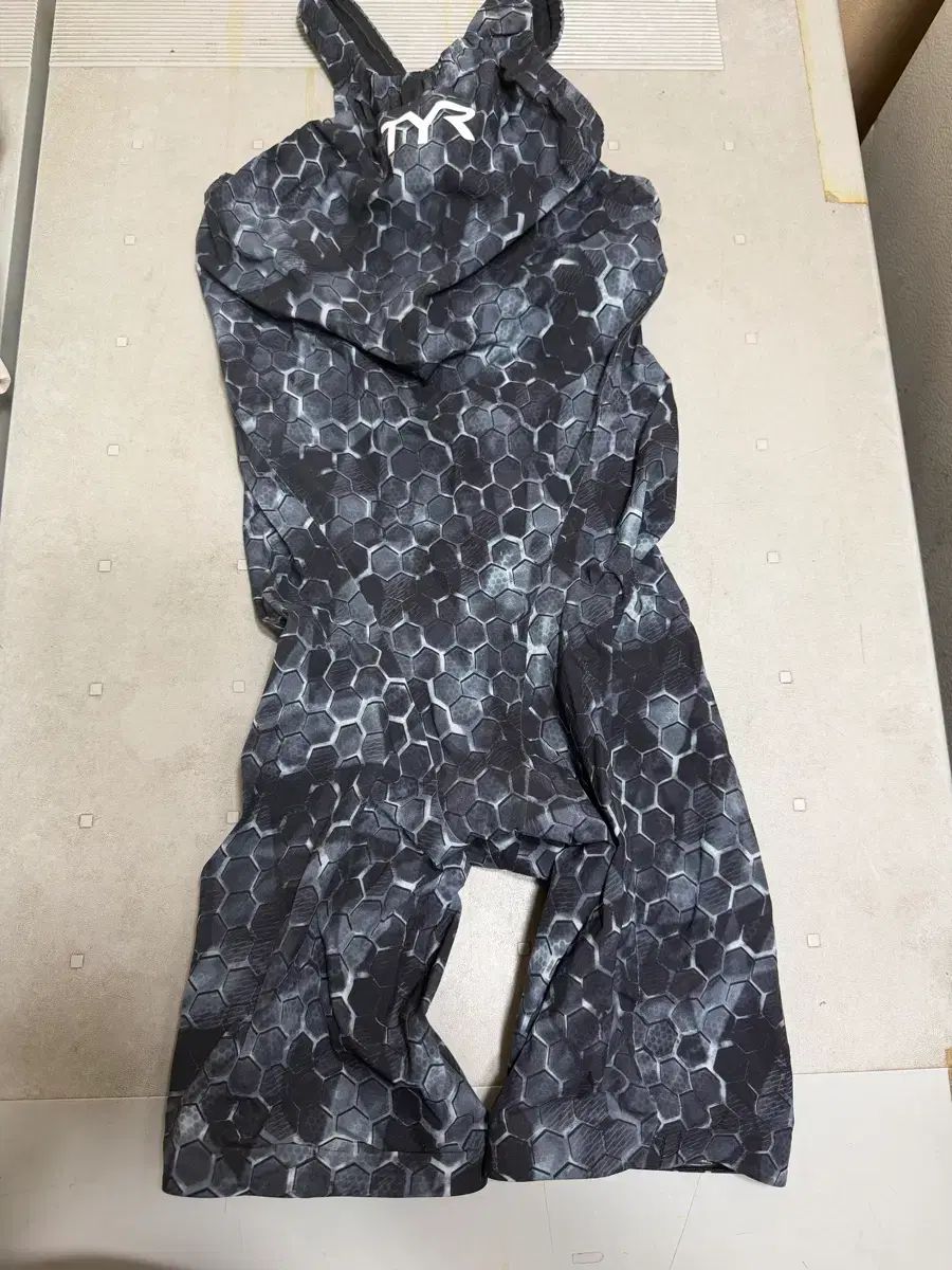 LOVE YOURSELF 轉 Tear スイムウェア