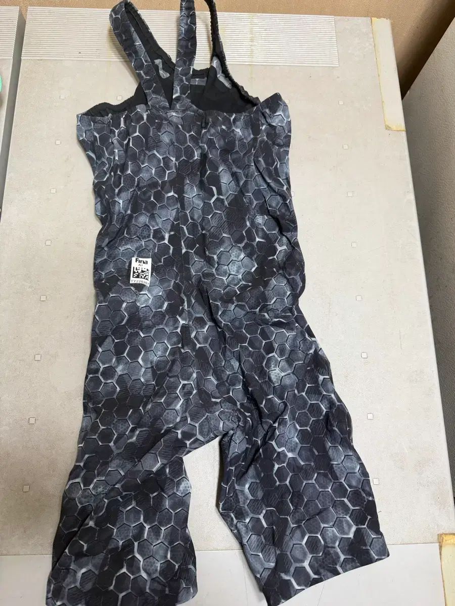 LOVE YOURSELF 轉 Tear スイムウェア