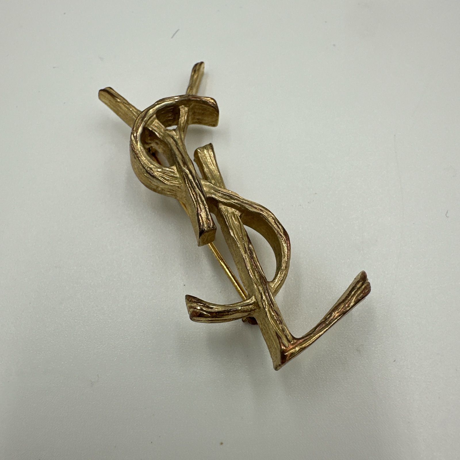 YSL イヴ サンローラン ロゴ ブローチ ゴールド