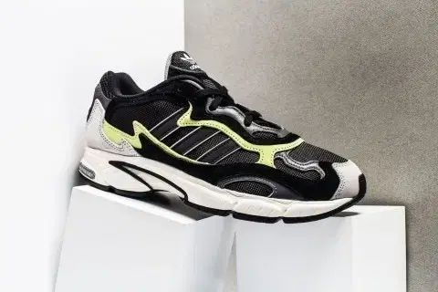 アディダス テンパーラン スニーカー ブラック 蛍光 285