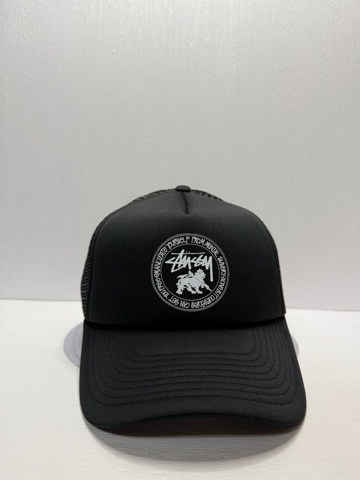 Stussy ラスタ トラッカーキャップ ブラックカラー - メルカリ