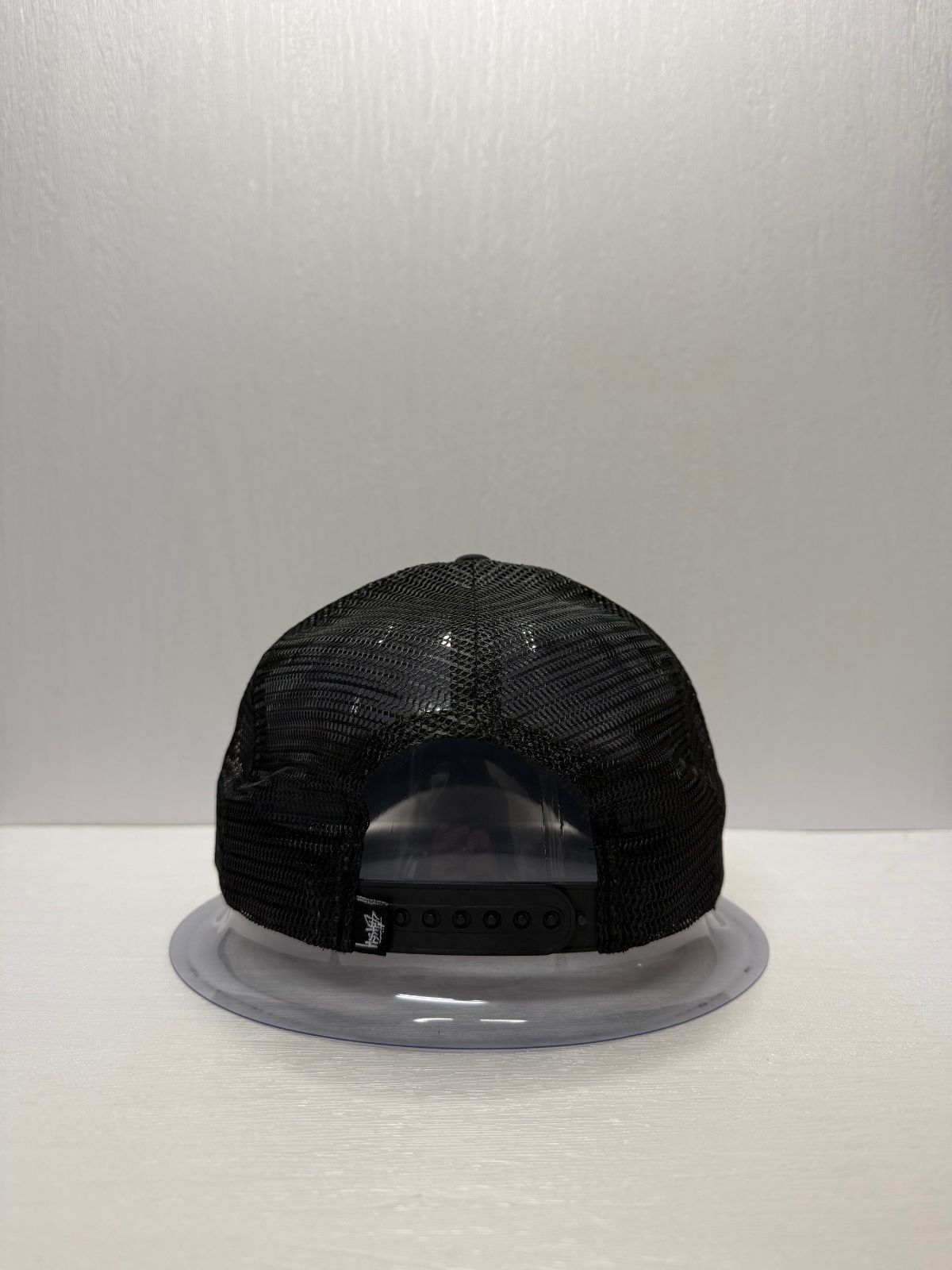 Stussy ラスタ トラッカーキャップ ブラックカラー - メルカリ