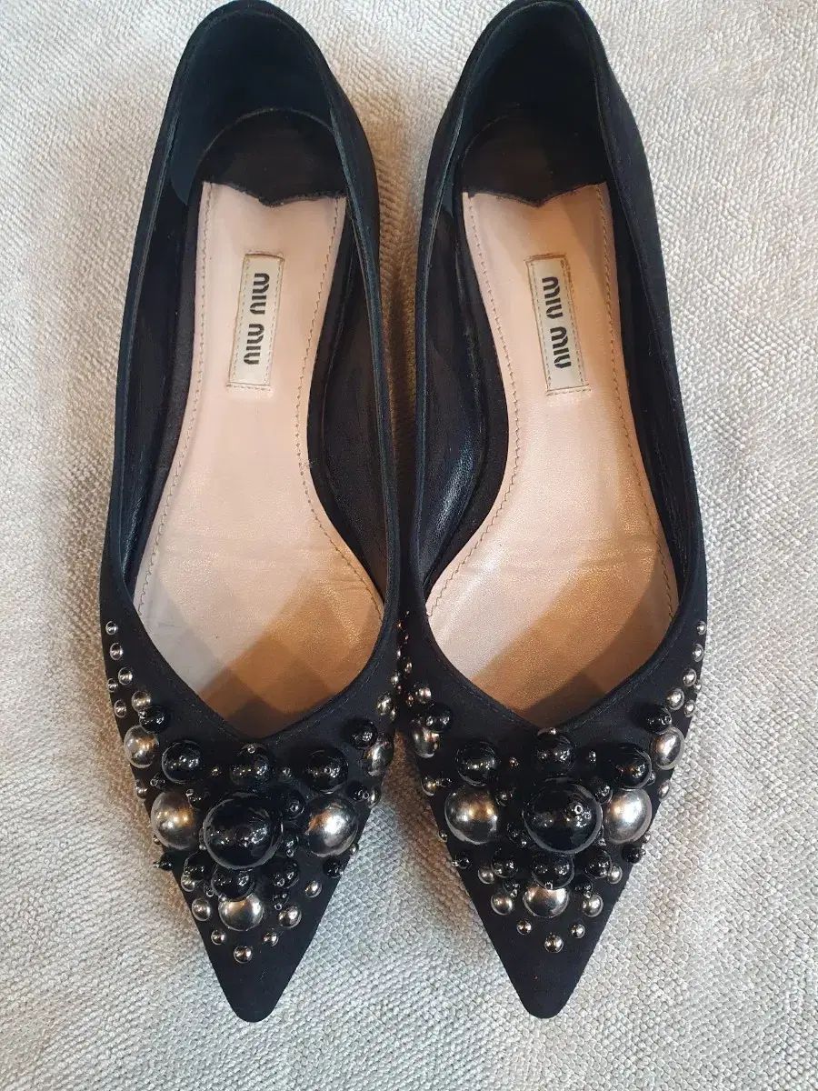 ミュウミュウ ブラック スウェード フラット シューズ 240 m