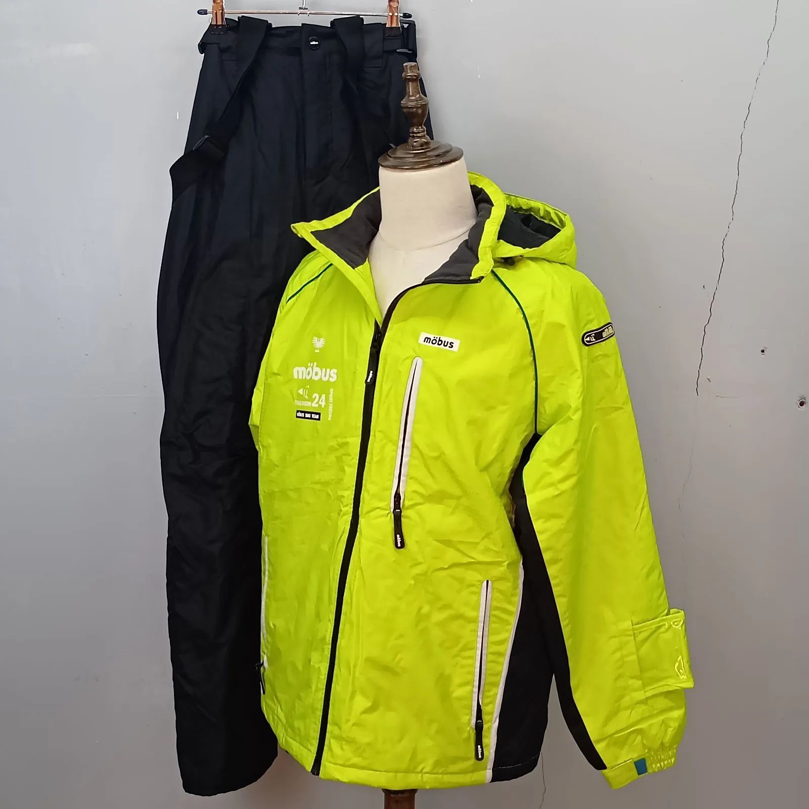 mobus LLサイズ スキーウェア 上下セット レインウェア 蛍光色 黄緑