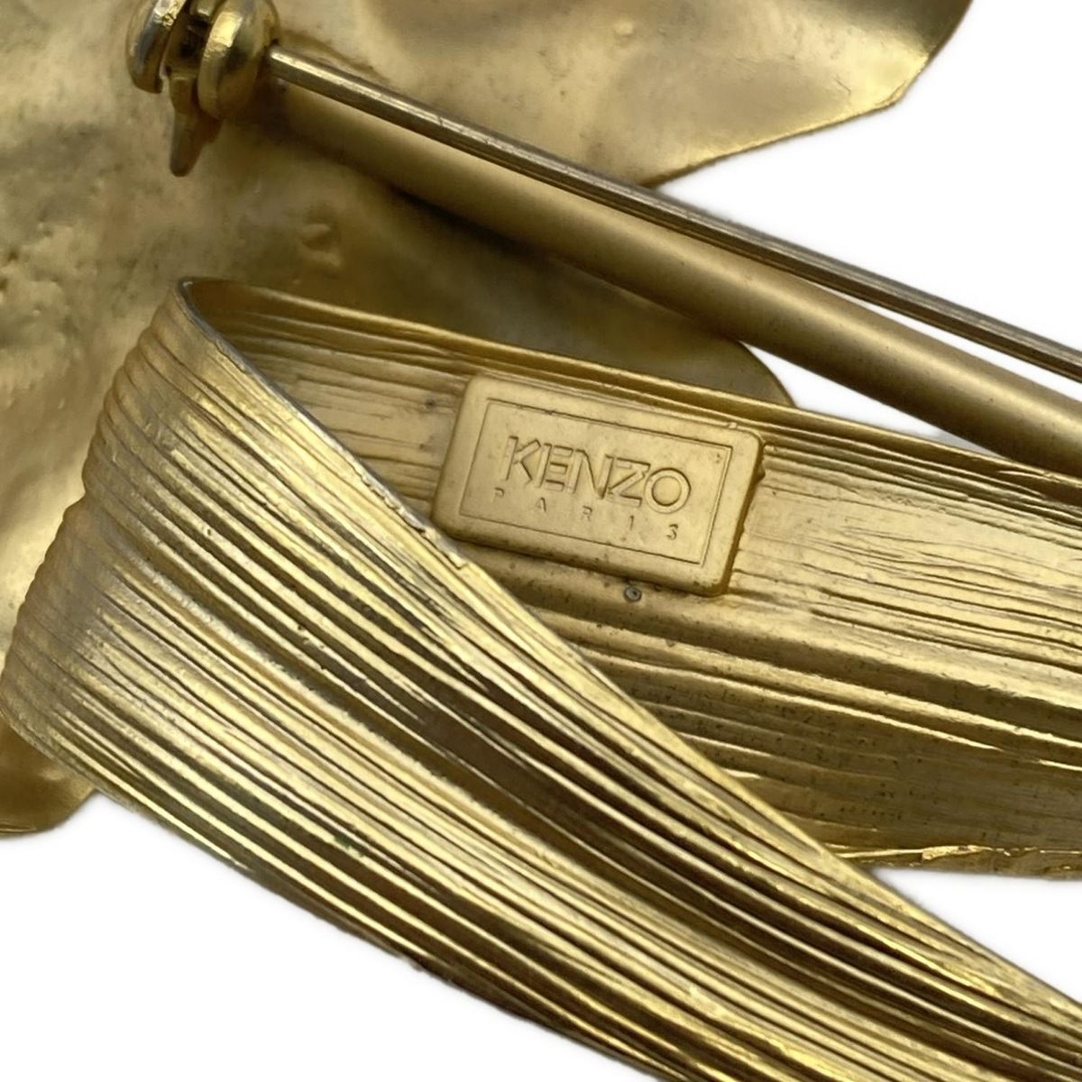 KENZO(ケンゾー) ブローチ - ゴールド フラワー(花) - メルカリ