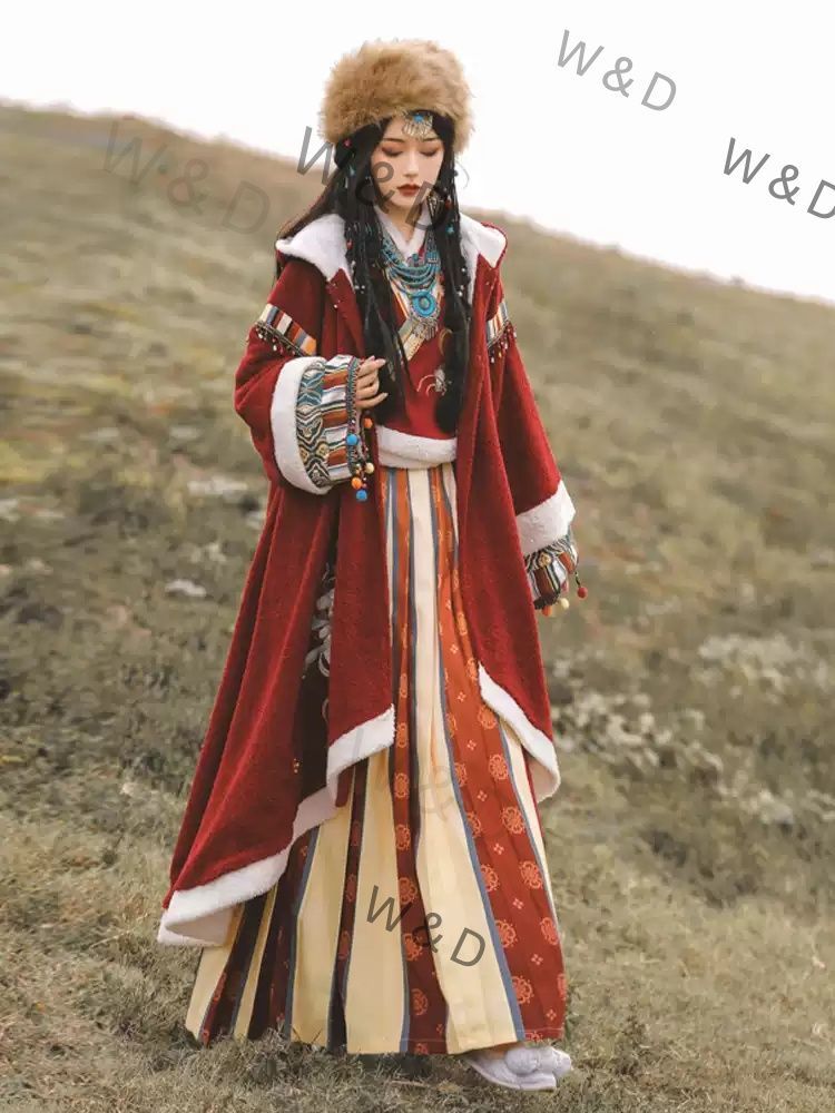 冬 漢服風 異国情緒 チベット風 防寒ポンチョ 綿入れ 厚手 ロング マント ストリート 民族調 温もり 特別な一枚 雪原に舞う色とりどりの経文のように 民族の魂を纏う温かなマント