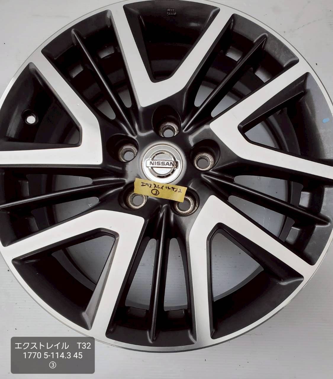 日産エクストレイルT 32 17インチ ④