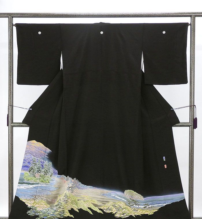 留袖 正絹 本加賀友禅 山崎和洋作 恋路海岸 身丈158 cm 裄丈65 丸に木瓜 黒留袖 リサイクル 着物 結婚式 披露宴 f 4099