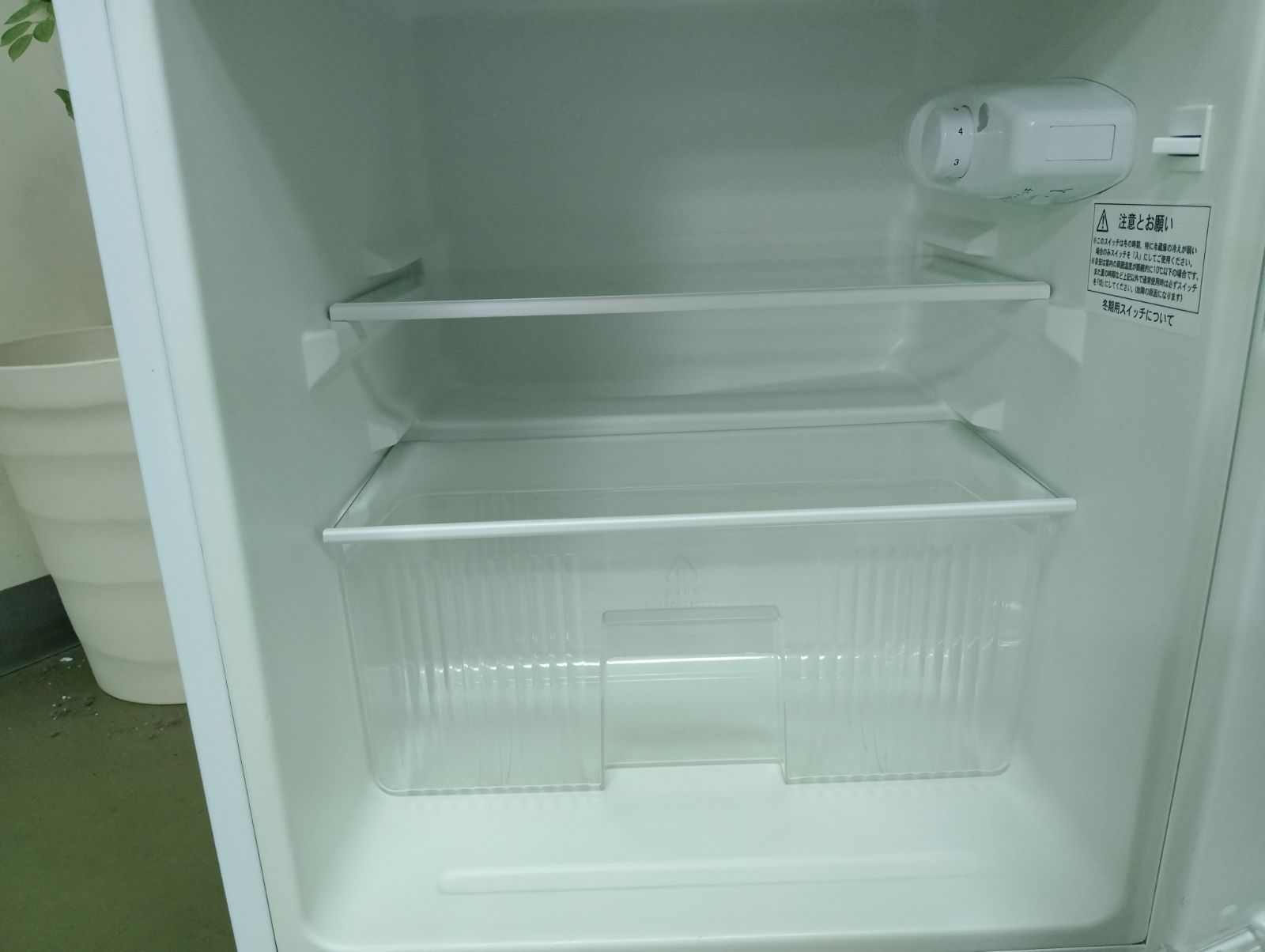 中古・2017年製】 冷凍冷蔵庫 90L 2ドア ユーイング UR-D90J(W