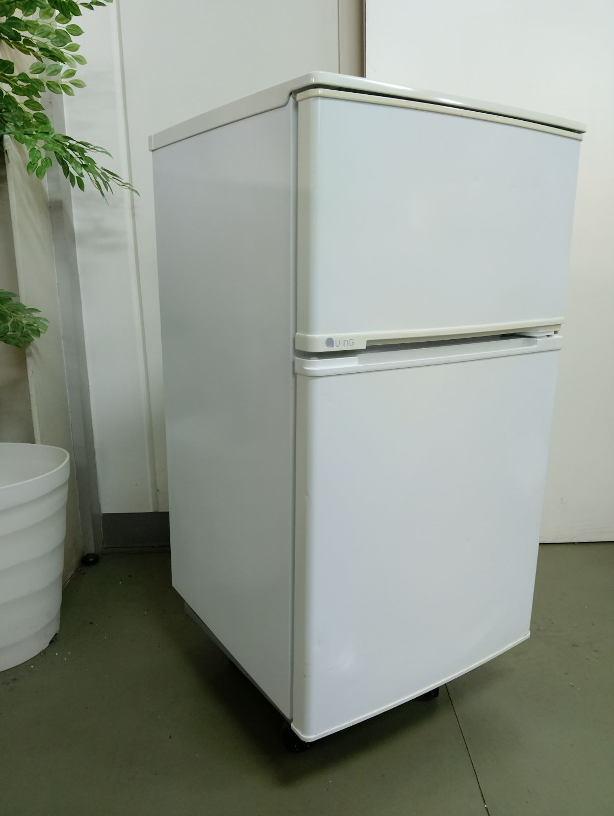 中古・2017年製】 冷凍冷蔵庫 90L 2ドア ユーイング UR-D90J(W