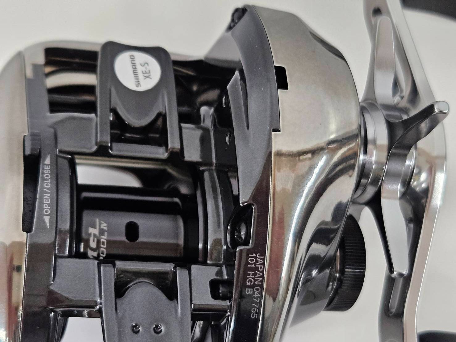 美品】 シマノ 25アンタレス101HG 左巻き ブラックバス ベイトリール