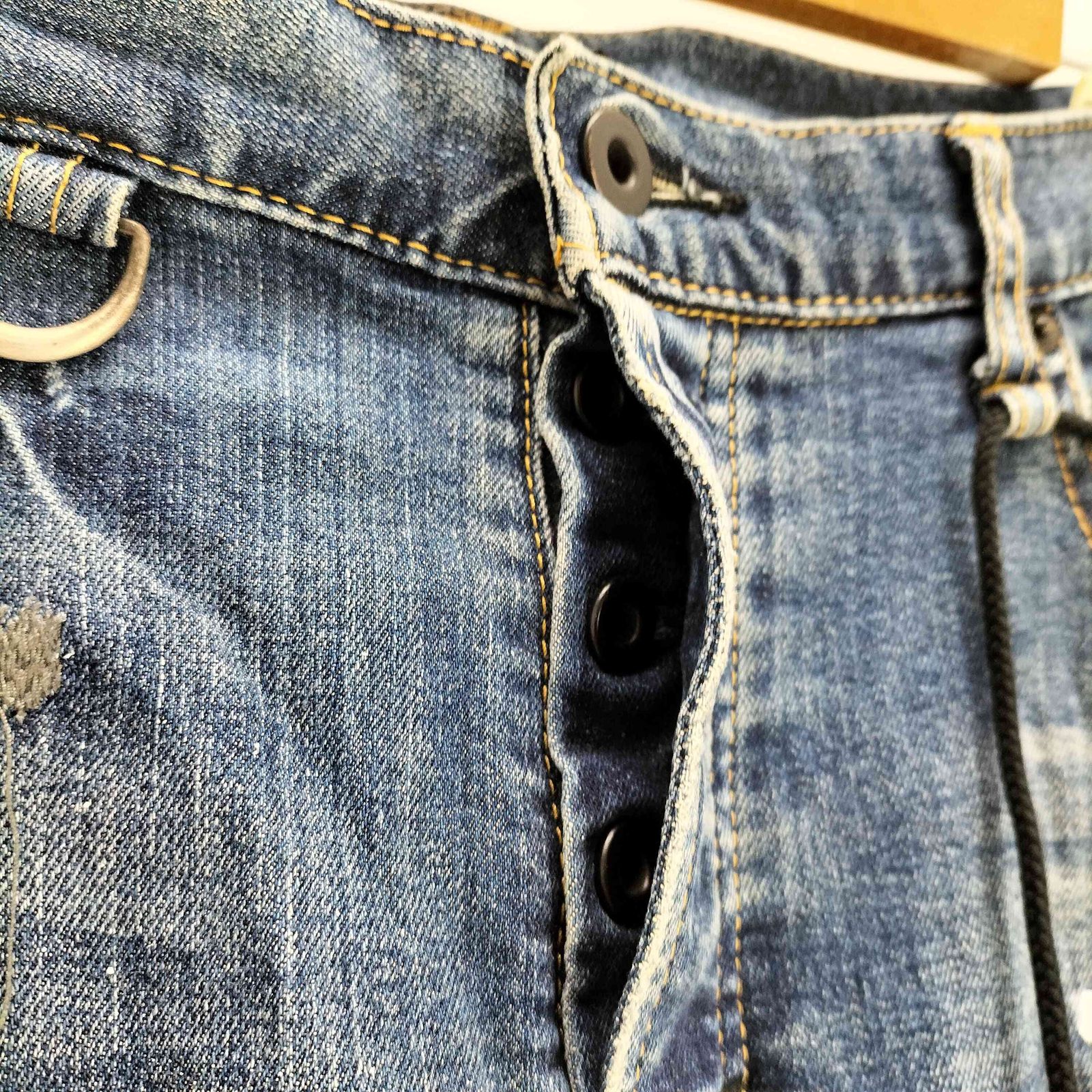 USED古着(ユーズドフルギ) {{overdesign}}Dカン 異素材 パッチワーク デストロイスキニーデニム Y2K グランジ メンズ  W32【中古】【ブランド古着バズストア】 ユーズドフルギ USED古着 {{overdesign}}Dカン 異素材 パッチワーク