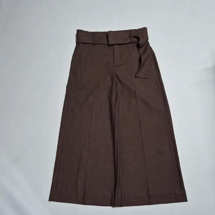 ヴィンス ブラウン スポーツブラ ベルト付き ワイド パンツ