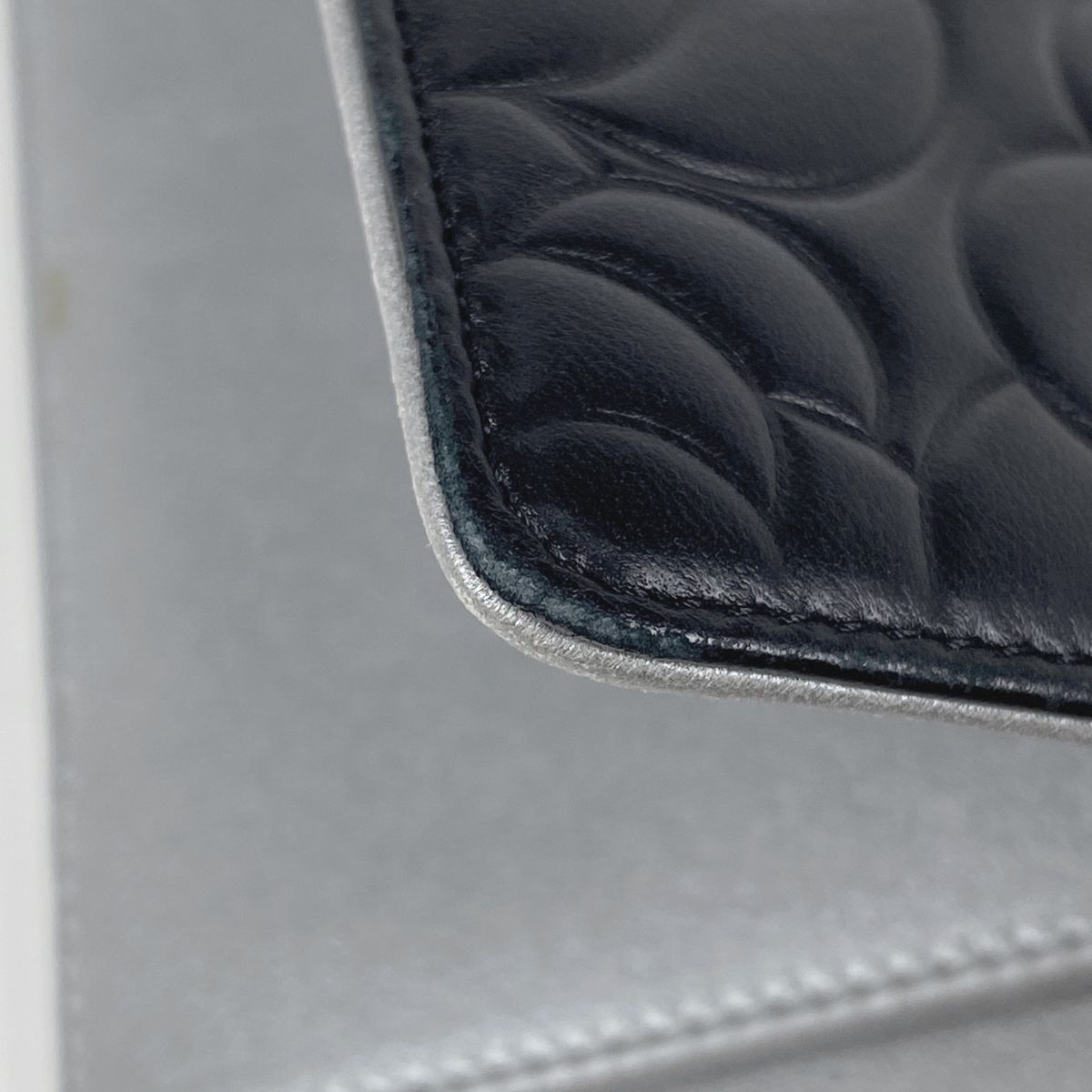 シャネル CHANEL ココマーク 二つ折り 長財布 カメリア 長財布 レザー