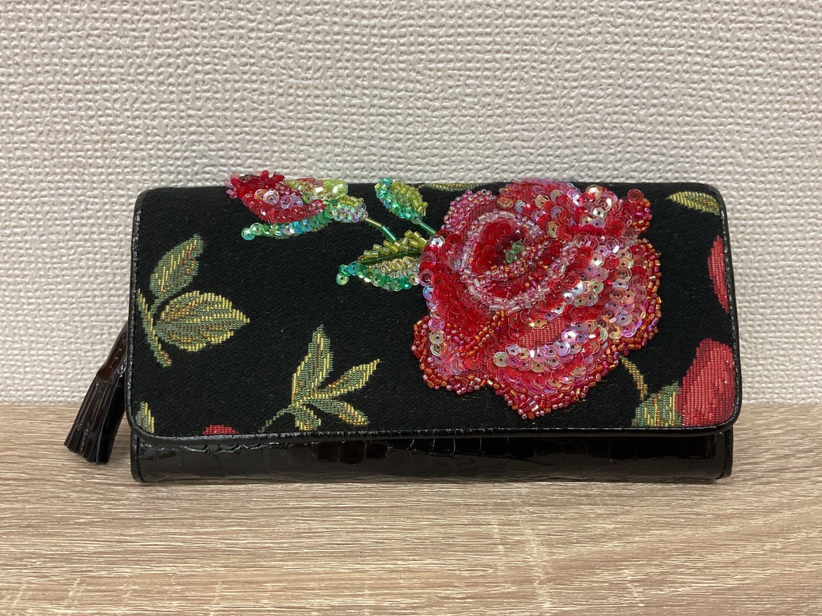 W246 Think Bee! シンクビー 長財布 薔薇デザイン - メルカリ