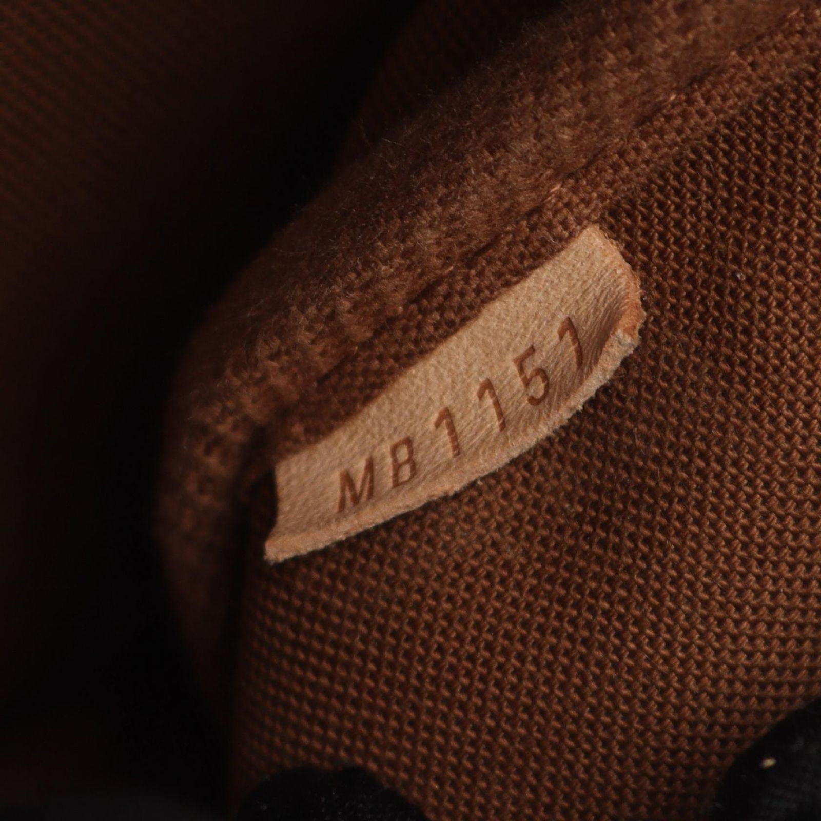 ルイ・ヴィトン LOUIS VUITTON ショルダーバッグ ソミュール30 M42256