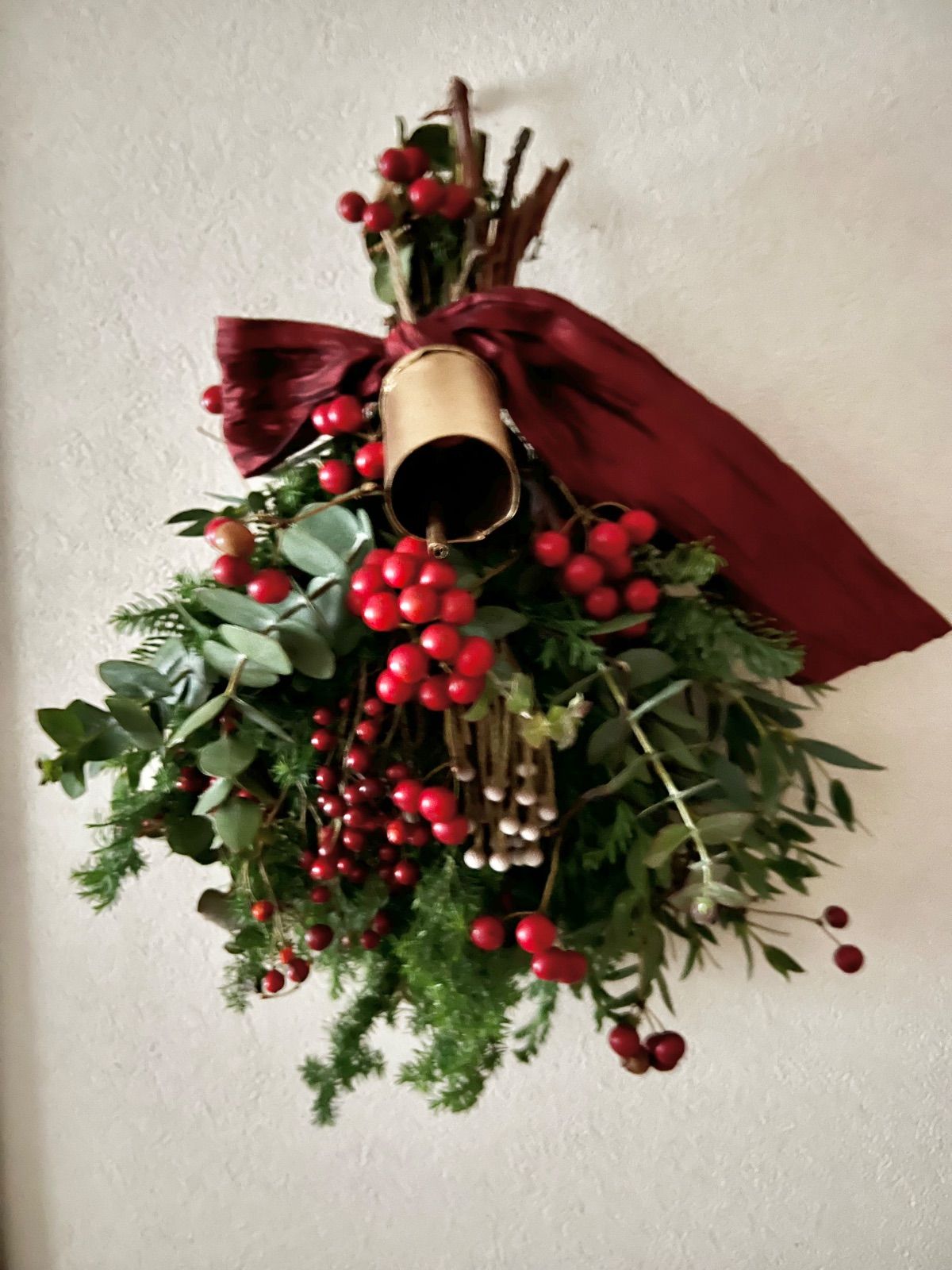 【専用】針葉樹と木の実のスワッグ43cm・クリスマス☆（ドライフラワー） ドライフラワー スワッグ クリスマス 針葉樹 - メルカリ