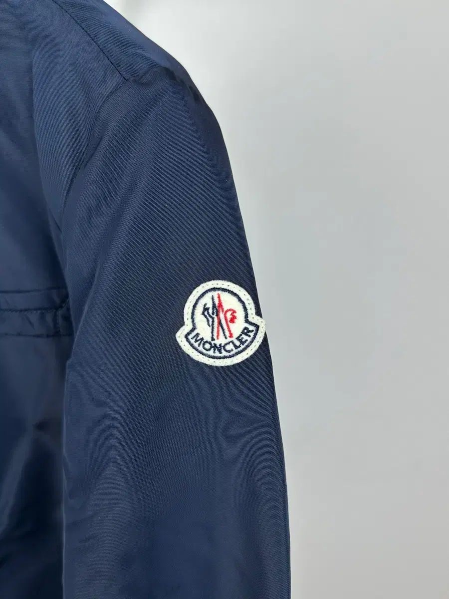 ウィンドブレーカー