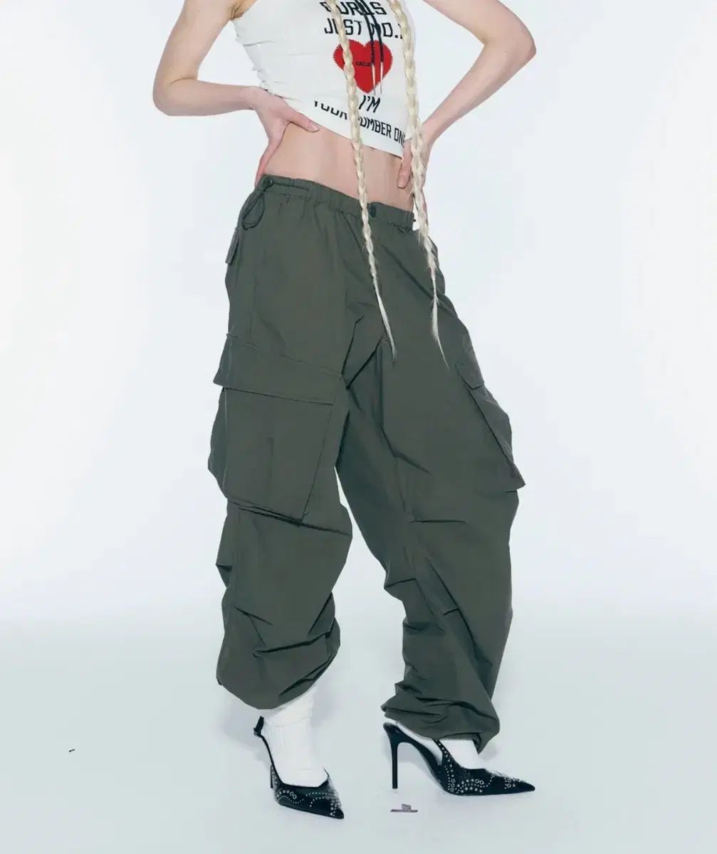 エズイフケール パラシュート カーゴパンツ ディープカーキ