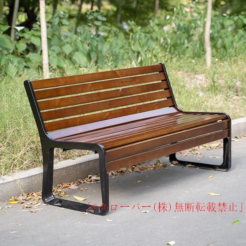 3 の座席パティオの庭のベンチ公園のベンチ 耐候性がある防蝕木製のパティオのベンチ 鋳造アルミ クローバーフレームが付いている余暇の