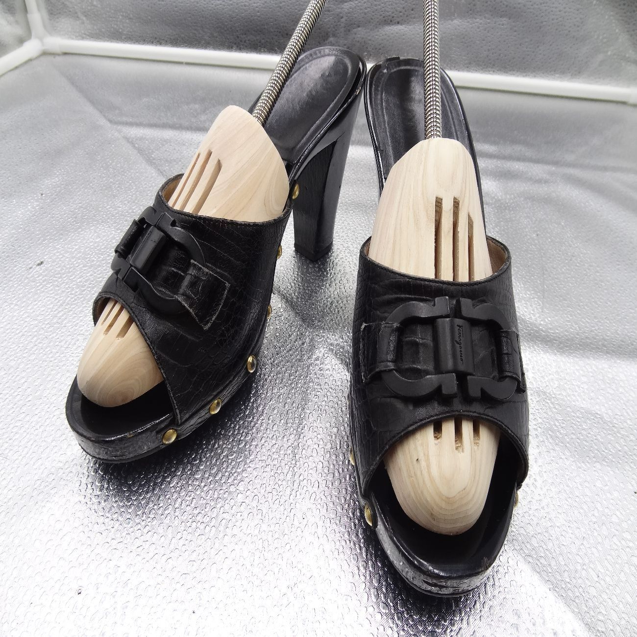 フェラガモ サルヴァトーレフェラガモ ガンチーニ サンダル 厚底