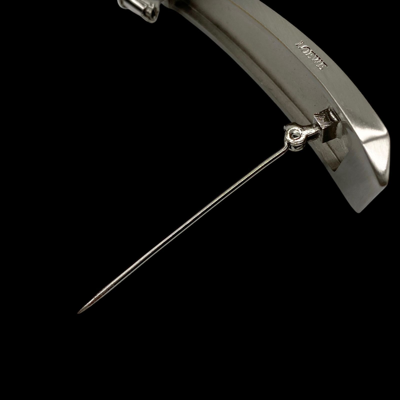 美品 LOEWE ロエベ メタルブローチ シルバー 刻印 アクセサリー