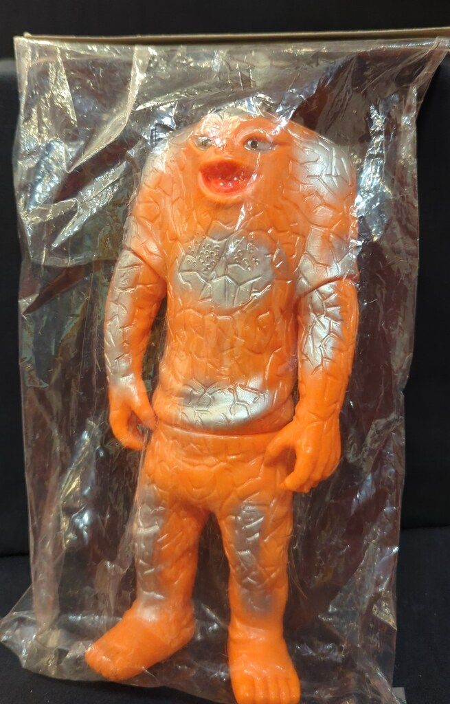 B-CLUB 復刻版怪獣シリーズ ブルマァク ジャミラ オレンジ成型 - メルカリ
