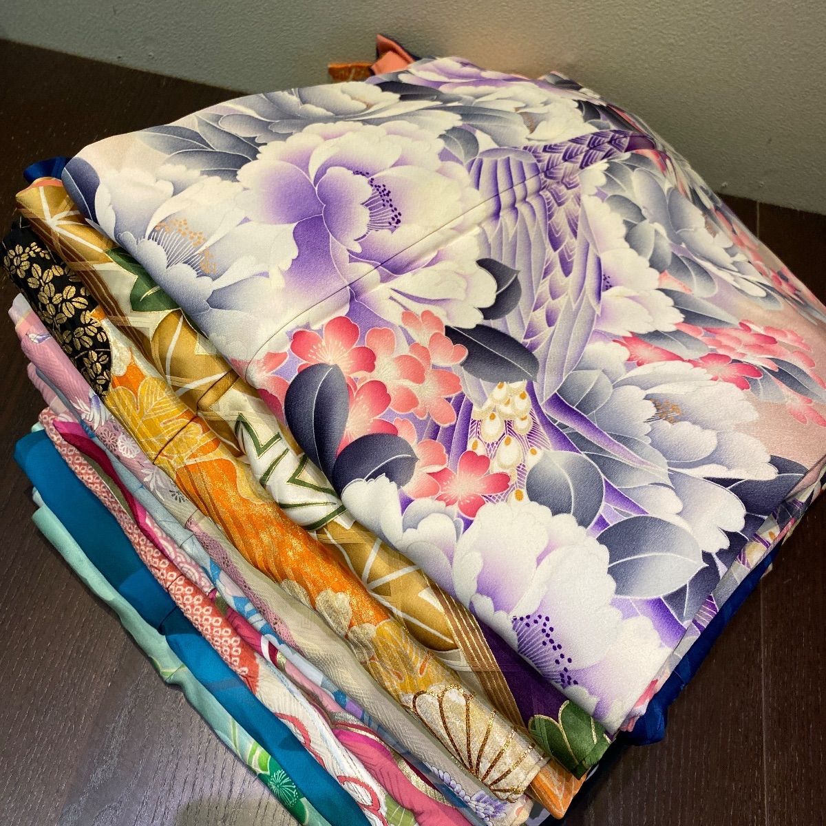 まとめ売り】正絹振袖8枚 リメイク素材 ハンドメイド向け - メルカリ