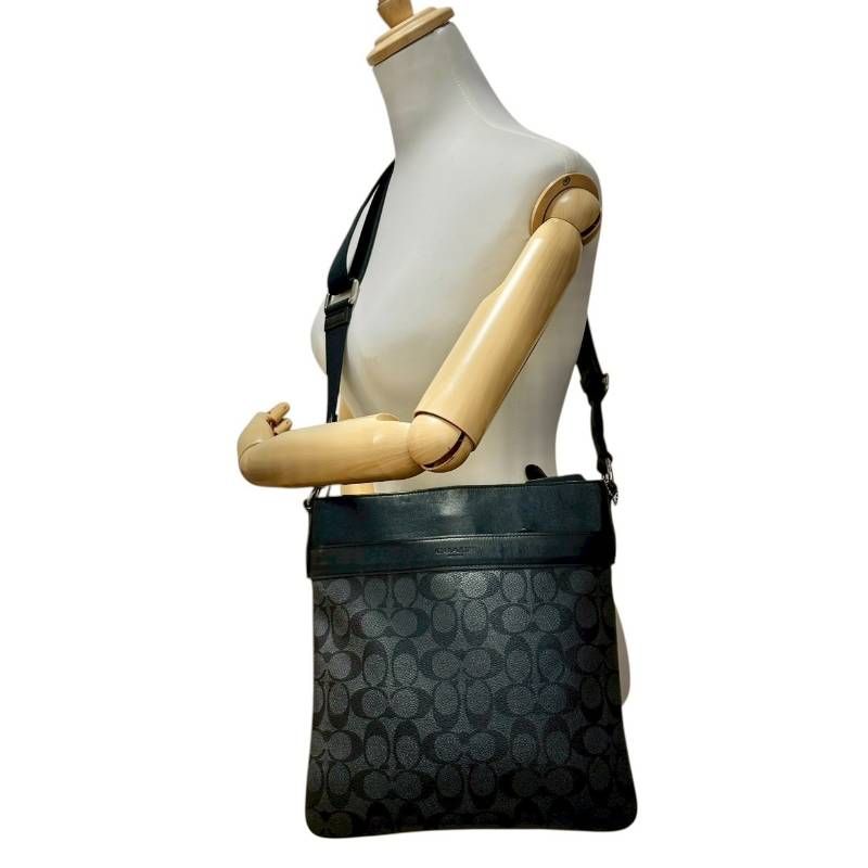 美品☆COACH コーチ☆ショルダーバッグ ボディバッグ シグネチャー PVC