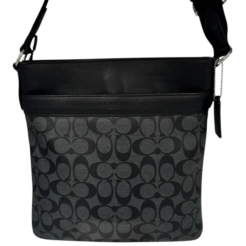 美品✨コーチ ボディバッグ チャールズ シグネチャー PVC レザー ブラック 美品☆COACH コーチ☆ショルダーバッグ ボディバッグ シグネチャー PVC