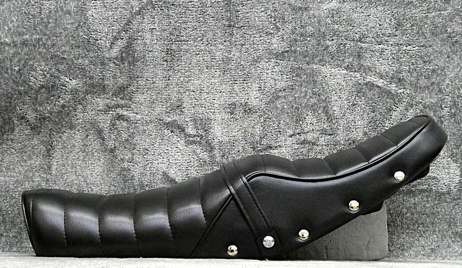 RZ350 鋲打ち 黒皮 タックロールシート/黒 ブラックRZ250ボタンBLACK