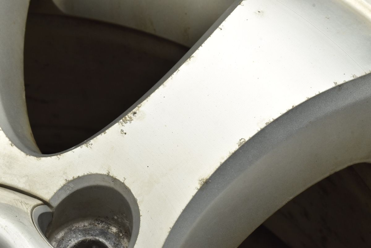 R ハイラックス