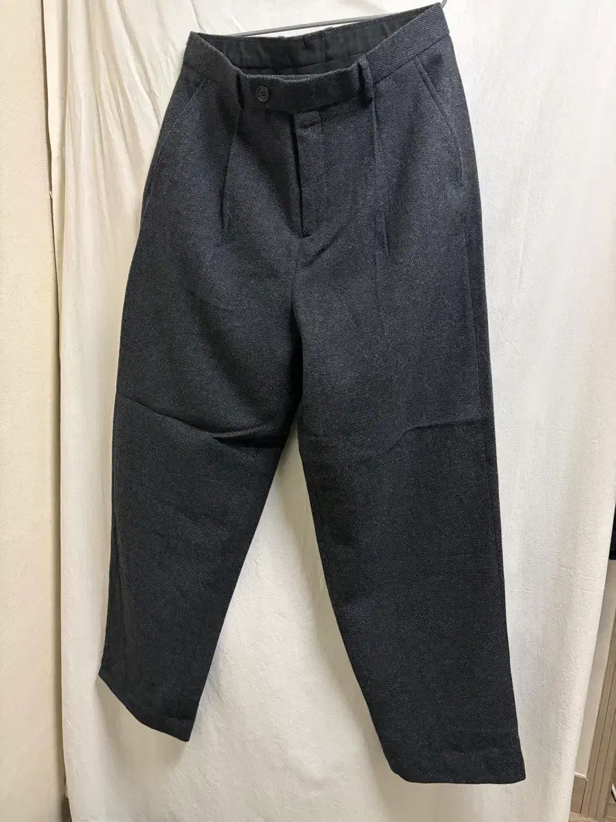 30 ムシンサ ウールブレンド トラディショナル スラックス チャコールグレー