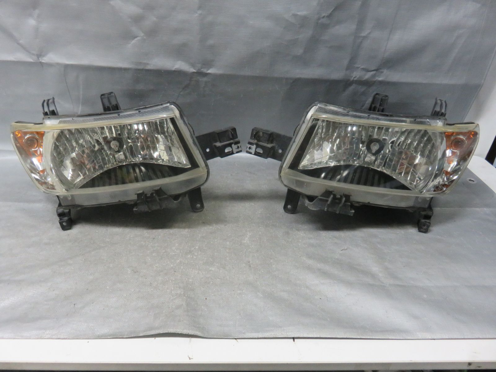 トヨタbb純正ヘッドライト右左セット toyota bb head light set 45) bB