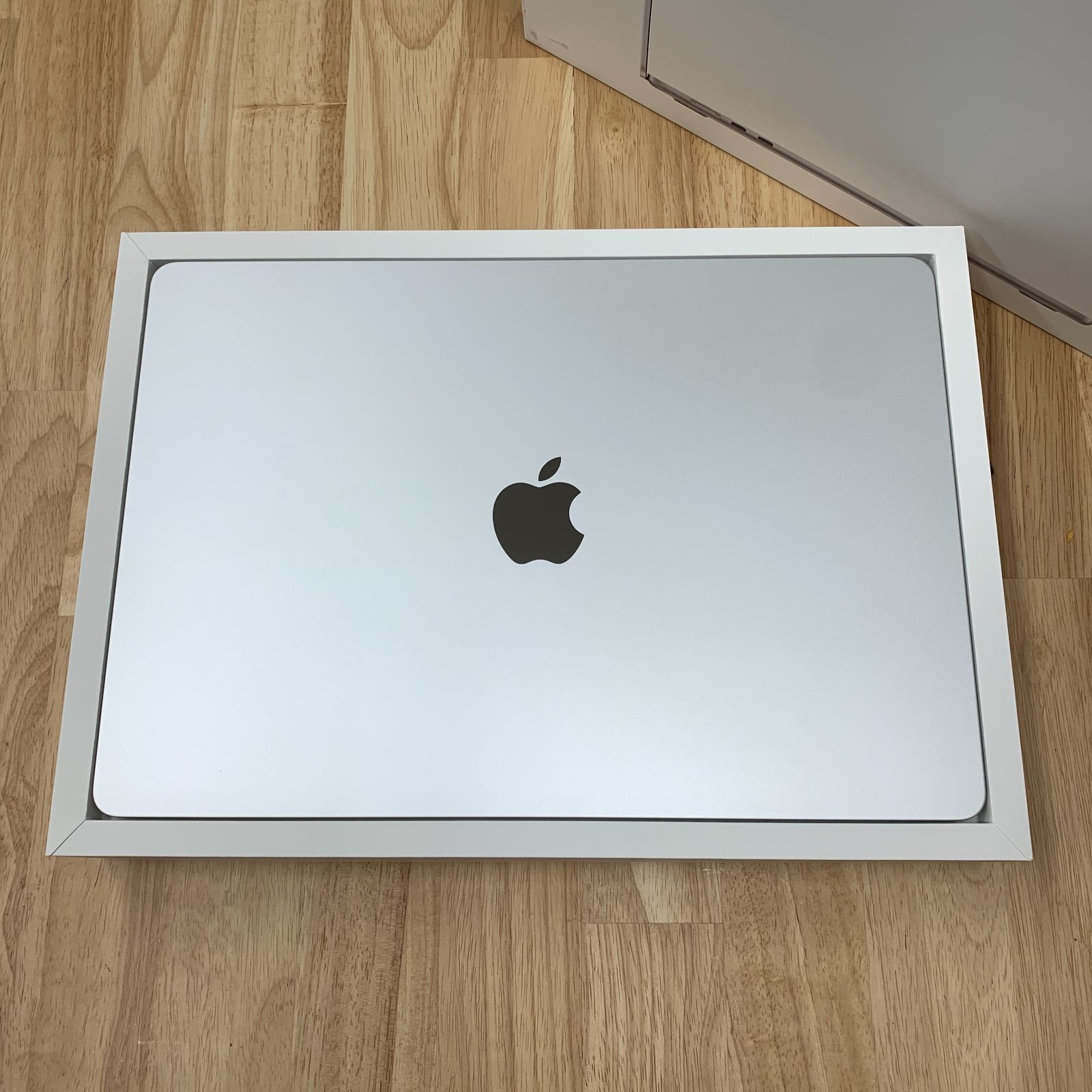 新品同様 MacBook Air 15インチ M4チップ 32GB シルバー CTO 2025