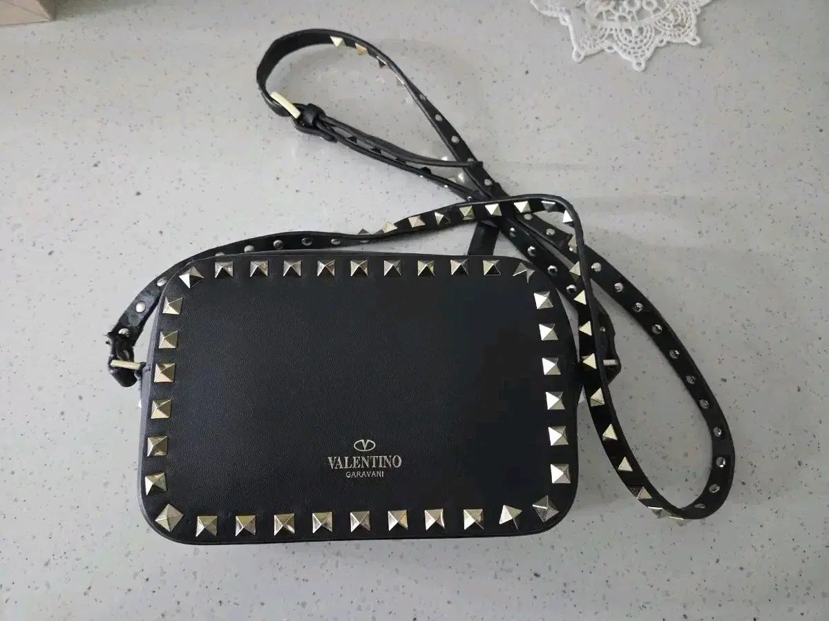 ヴァレンティノ ラックス エベニュー ブラック ミニ クロスバッグ