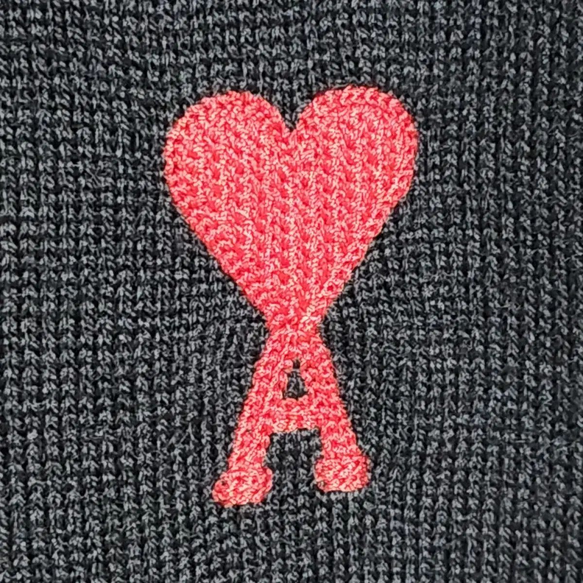 XL アミ ブラック スモール ハート刺繍 ウール カーディガン BFHKC111