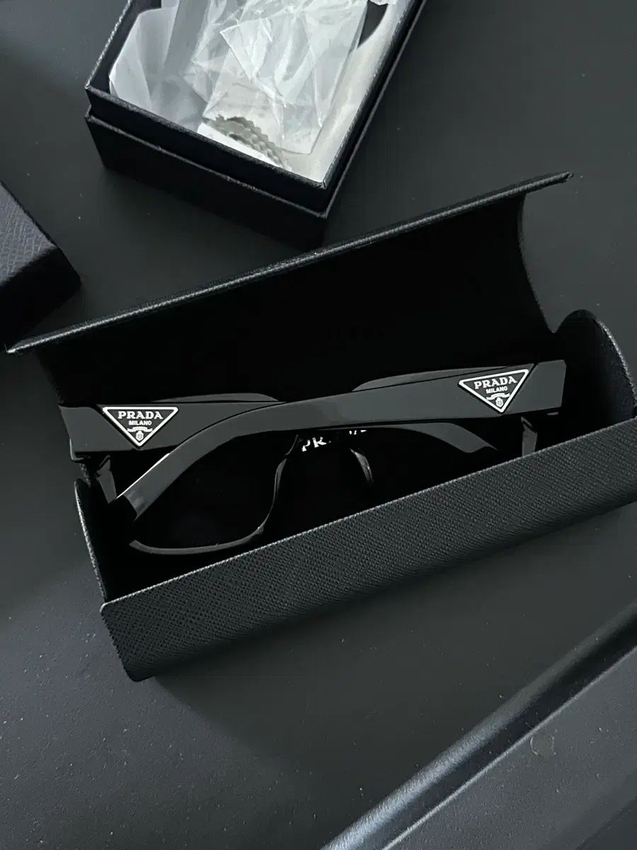 プラダ ウェリントン型メガネ