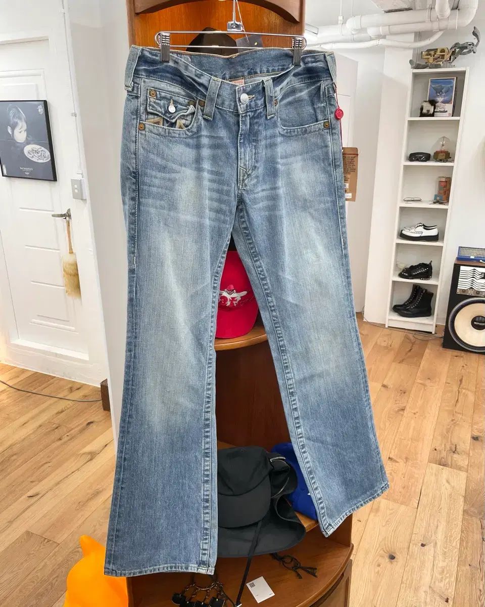 34 トゥルーレリジョン ブーツカット デニム パンツ - メルカリ