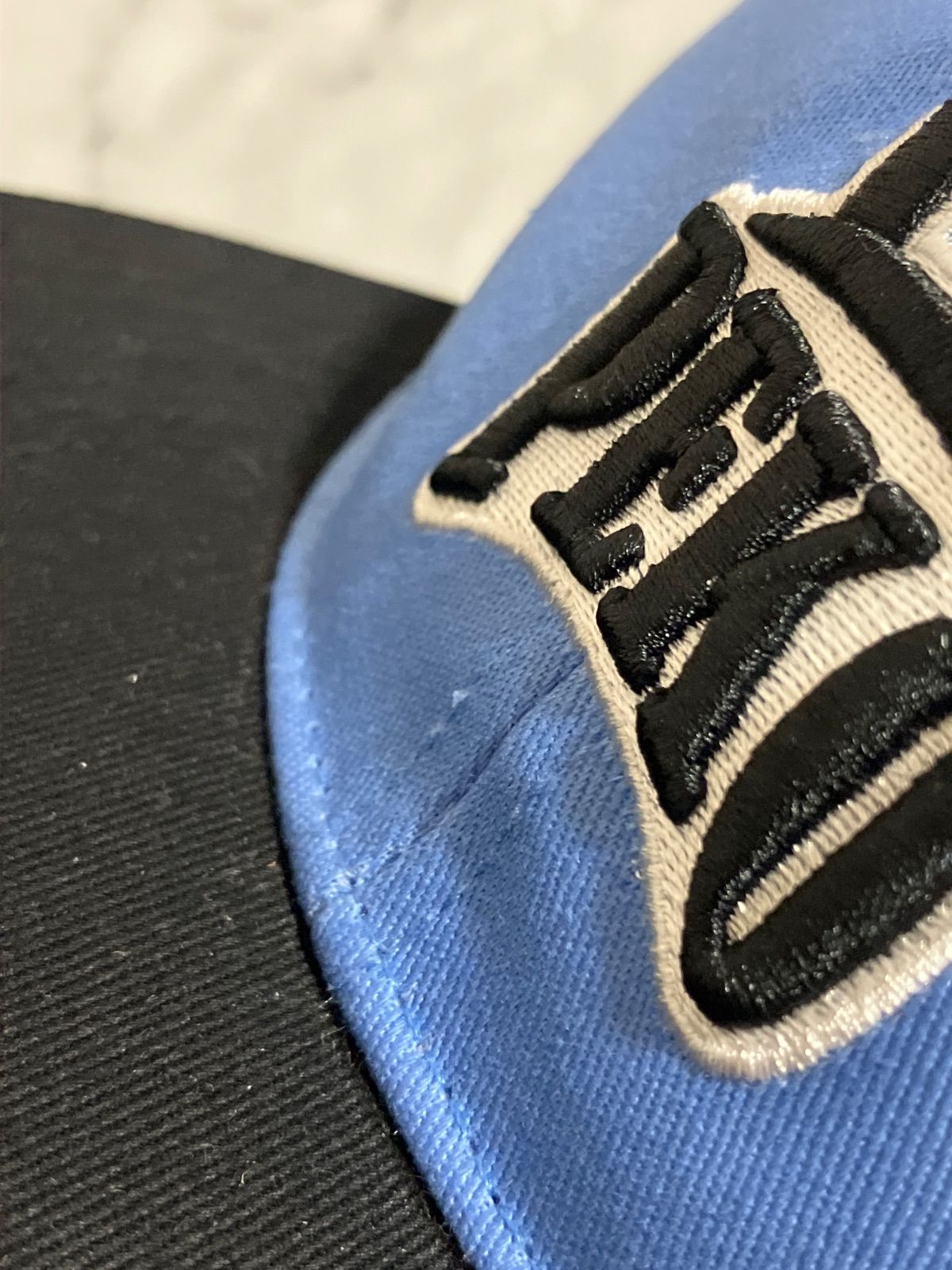 にじホロ交流戦2025 兎立ぺこーら学園 チームキャップ にじ