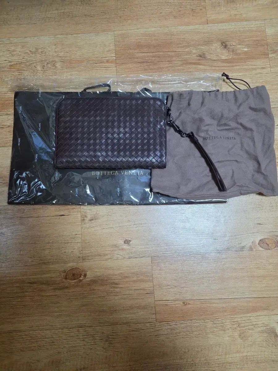 ボッテガ ヴェネタ イントレチャート クラッチバッグ ブラウン