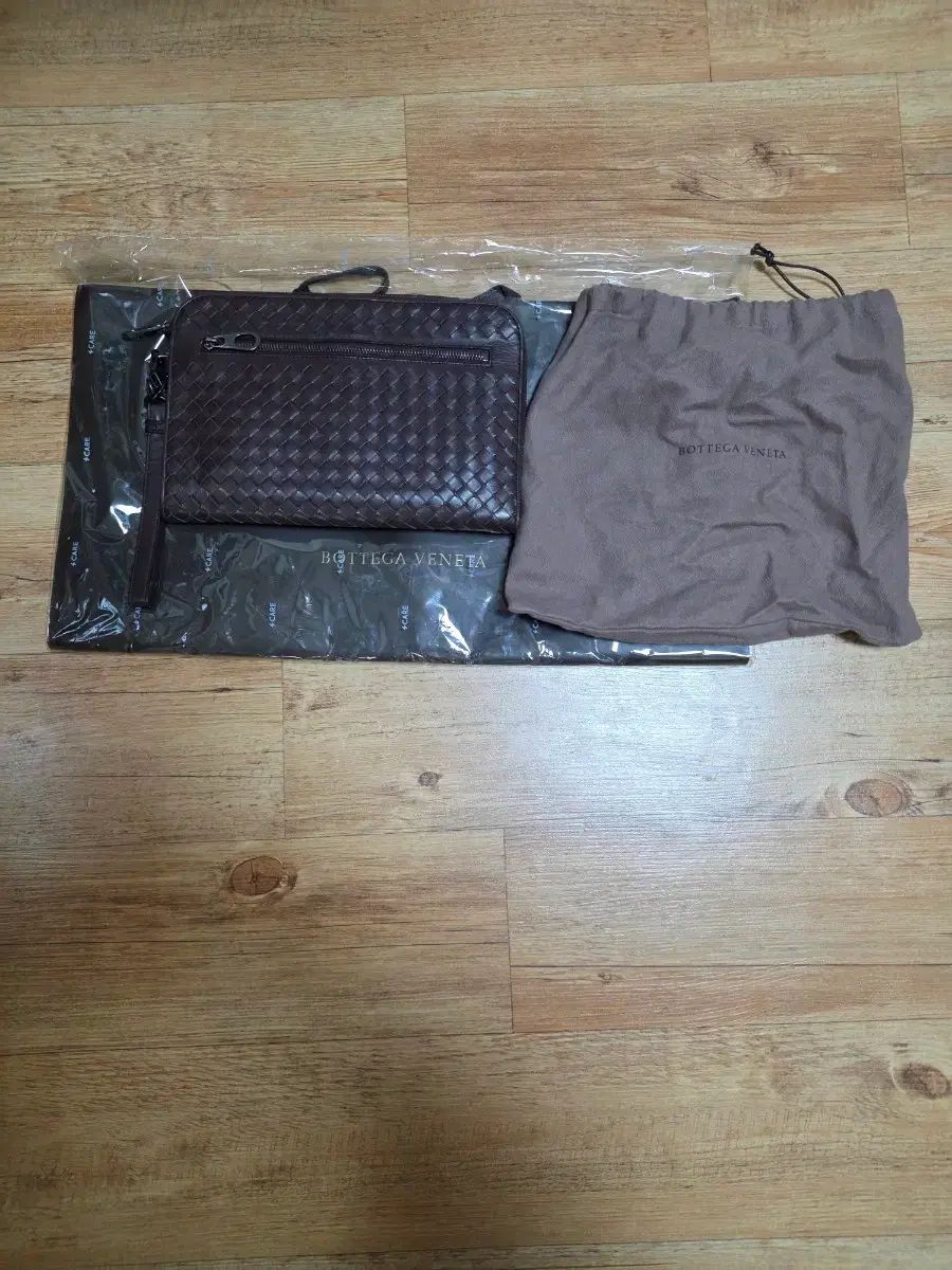 ボッテガ ヴェネタ イントレチャート クラッチバッグ ブラウン