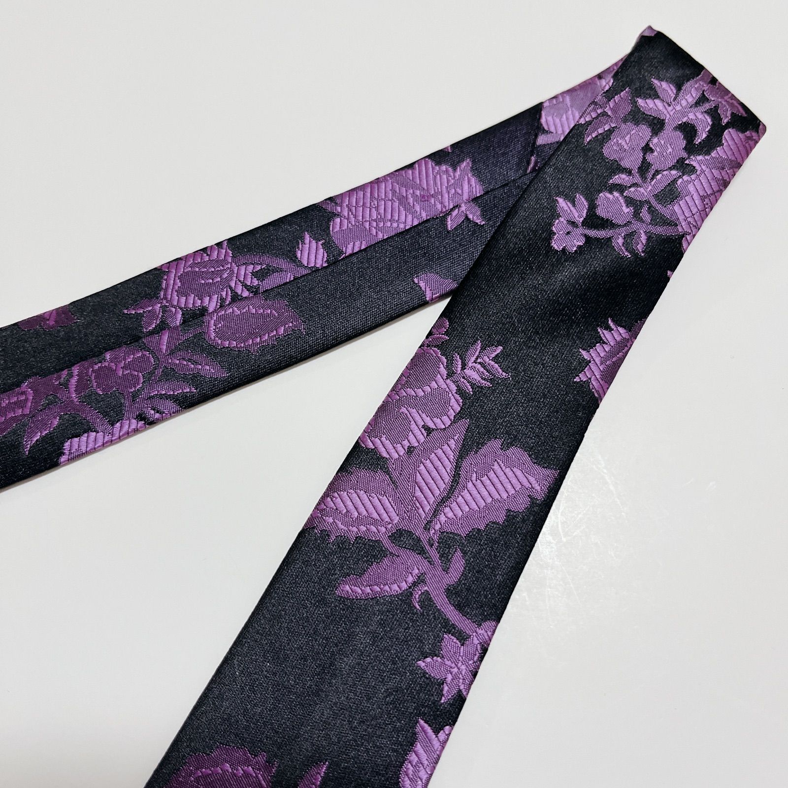 美品 ヒューゴボス ネクタイ ハイブランド 花柄 光沢 ジャガード織り